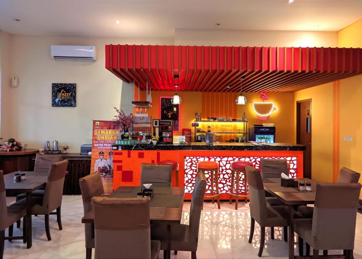 Front One Hotel Purwodadi Purwodadi  Exterior foto