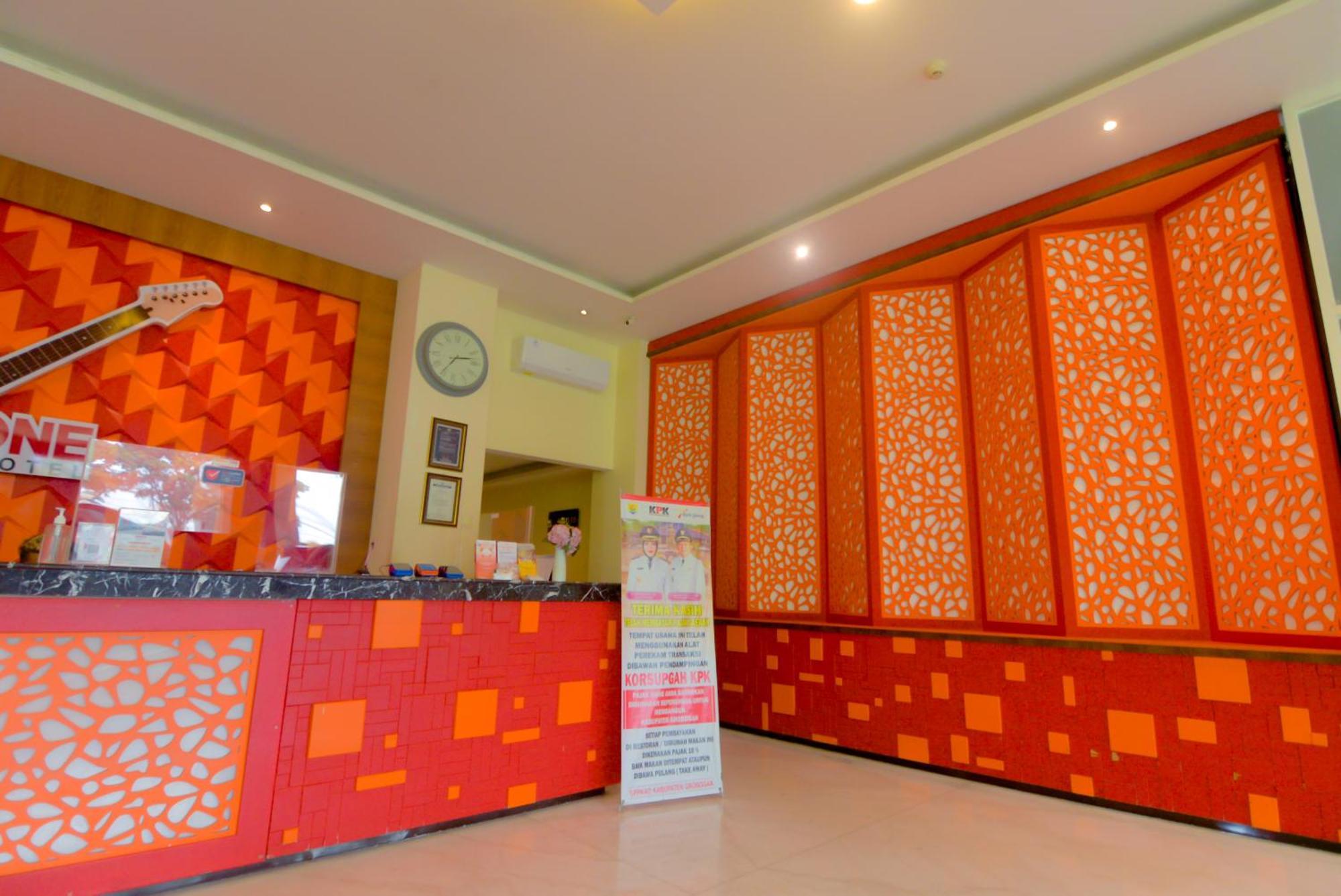 Front One Hotel Purwodadi Purwodadi  Exterior foto