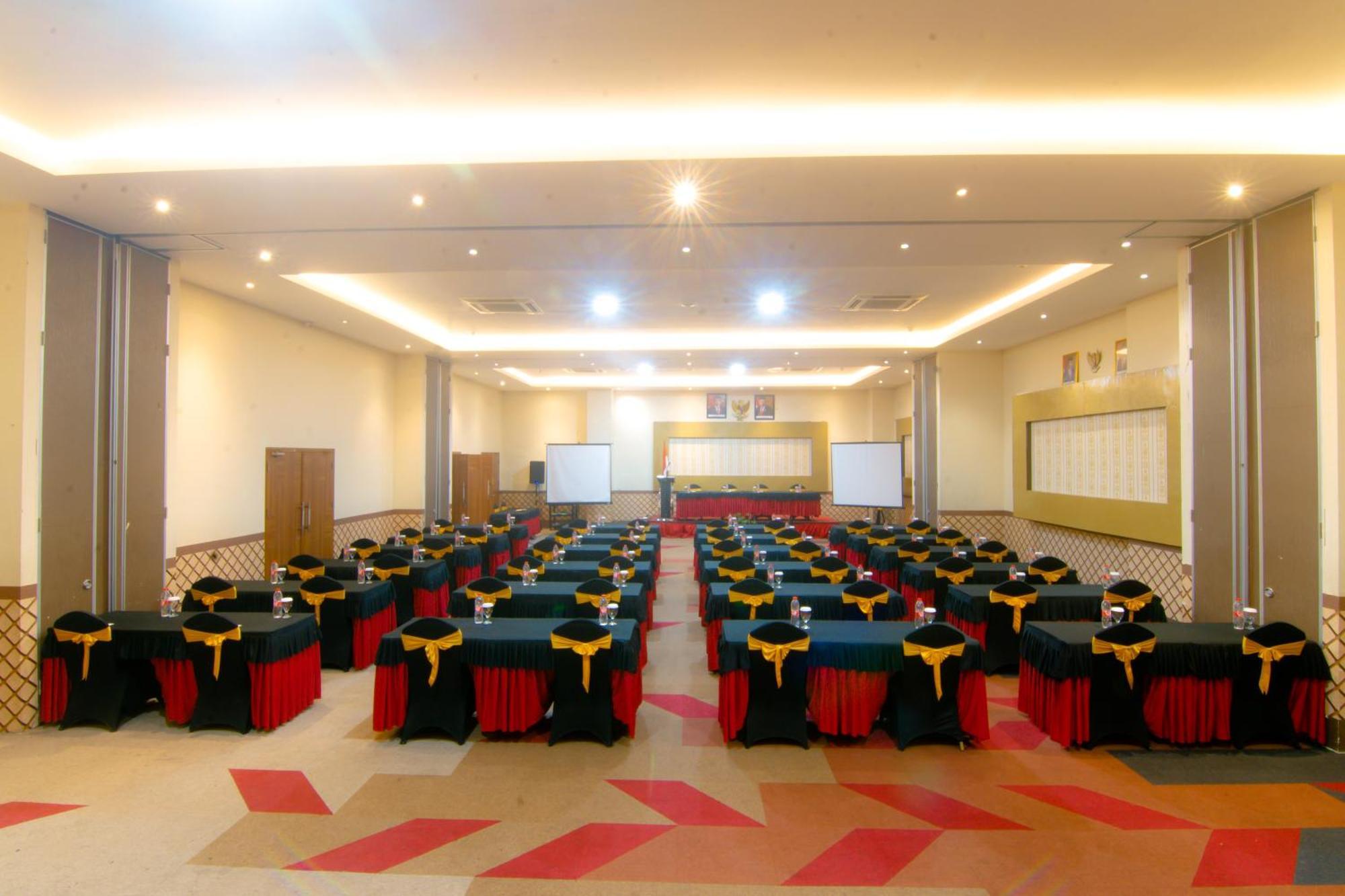 Front One Hotel Purwodadi Purwodadi  Exterior foto
